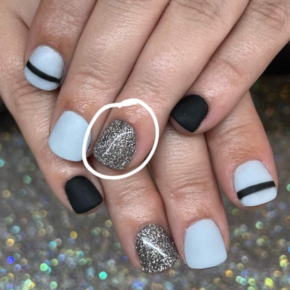 Sparkle & Co. Stylist Approved - Picture 4 of 4